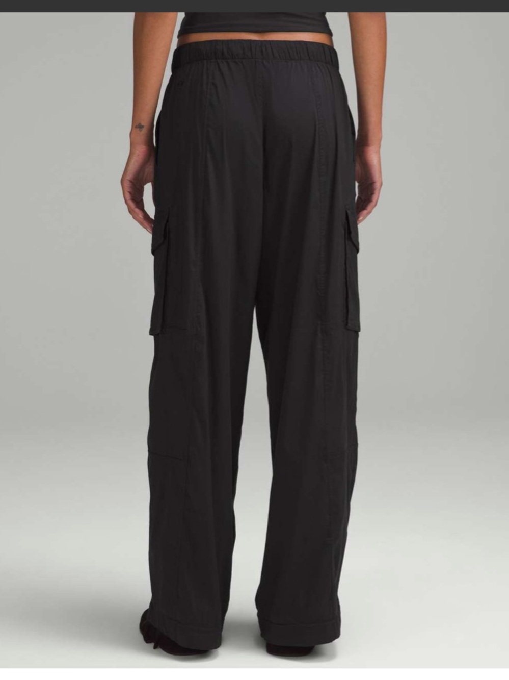 lululemon🍋Lightweight Adjustable Mid-Rise Cargo Pant - BlackSize Med EUC - Picture 5 of 11